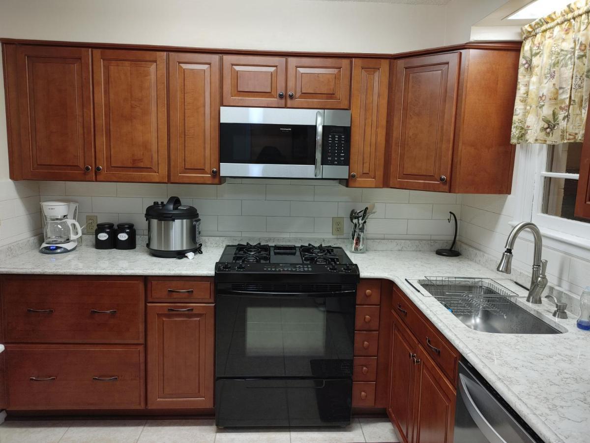 The Kind House Hosting, Low Monthly Rates, Traveling Nurses, Fletc, & Travelers! Brunswick Extérieur photo